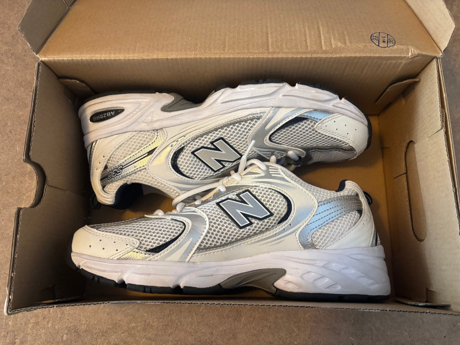 New Balance MR530 white/black/silver size 42, Ophalen, Zo goed als nieuw, Wit, Sportschoenen
