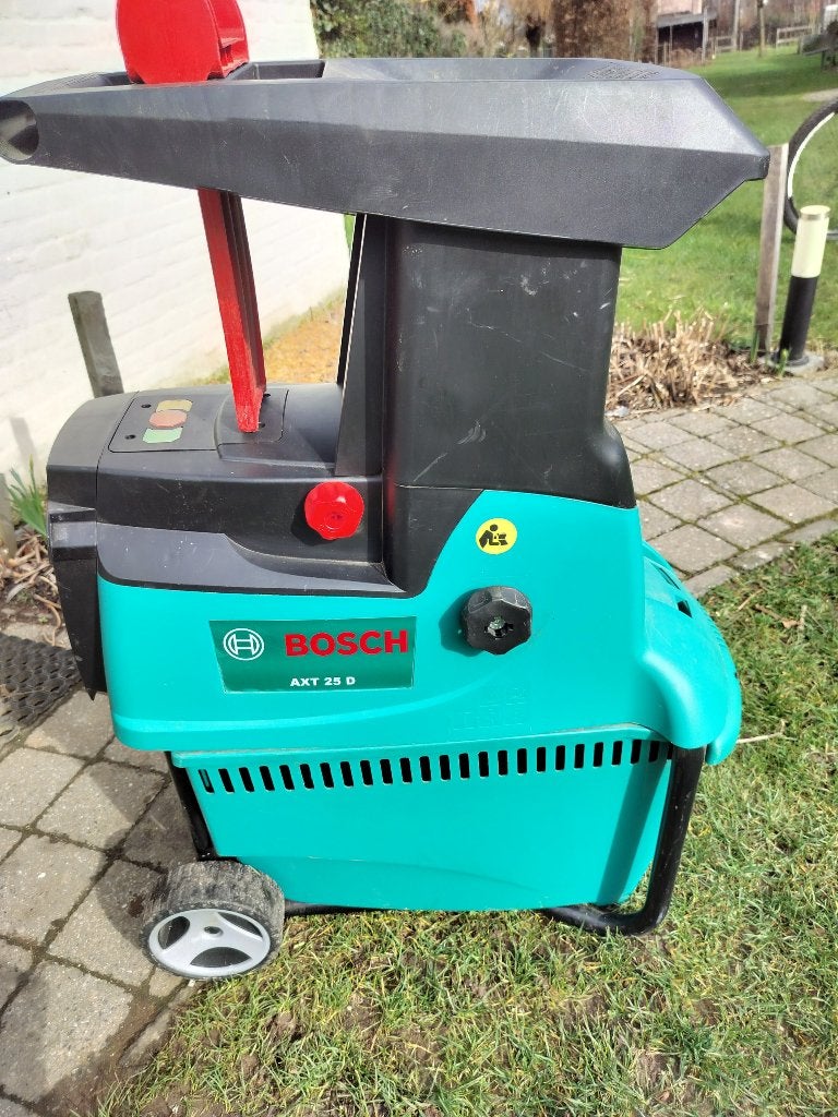 Houthakselaar, Tuin en Terras, Ophalen, Zo goed als nieuw, Met opvangzak, Bosch