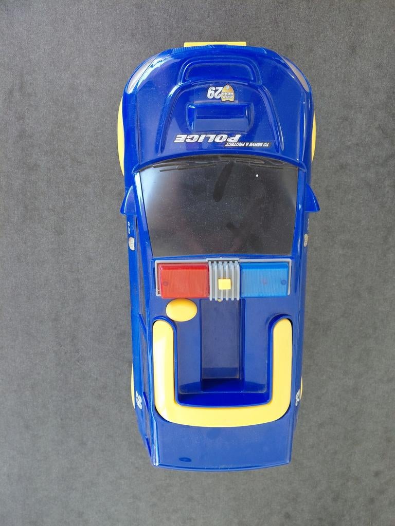 Politie-auto met plaats voor kleine auto's, Ophalen, Auto