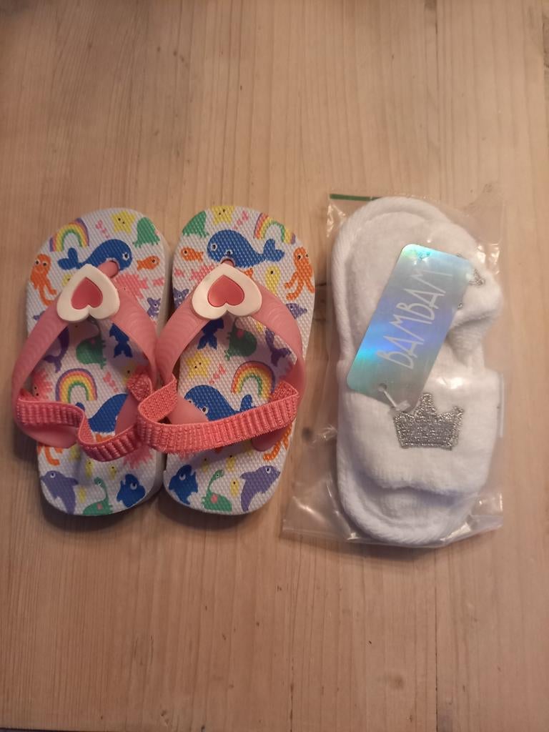 Nieuw baby slippertjes en badslippertjes, Kinderen en Baby's, Babykleding | Baby-zwemkleding, Ophalen of Verzenden