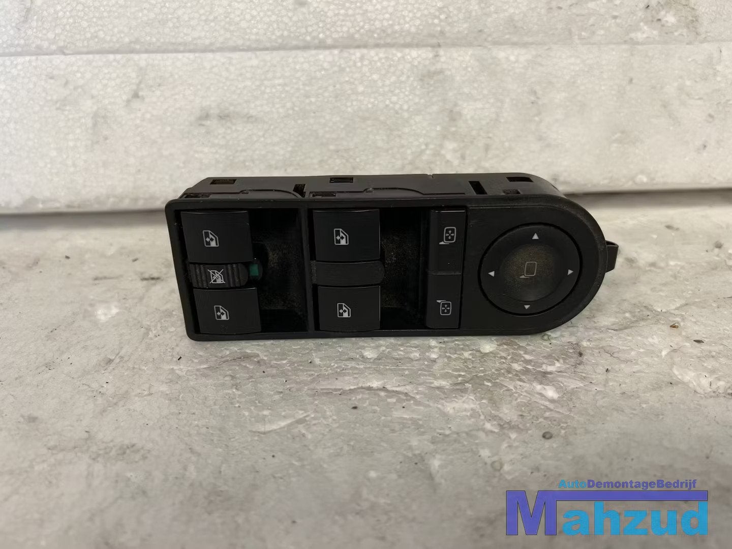 OPEL ZAFIRA B Links raam schakelaar 2005-2014, Opel Automobile GmbH, Opel, Bahnhofsplatz 1
65423  Russelsheim am Main, DE, Kontakt@opel-infoservice.de