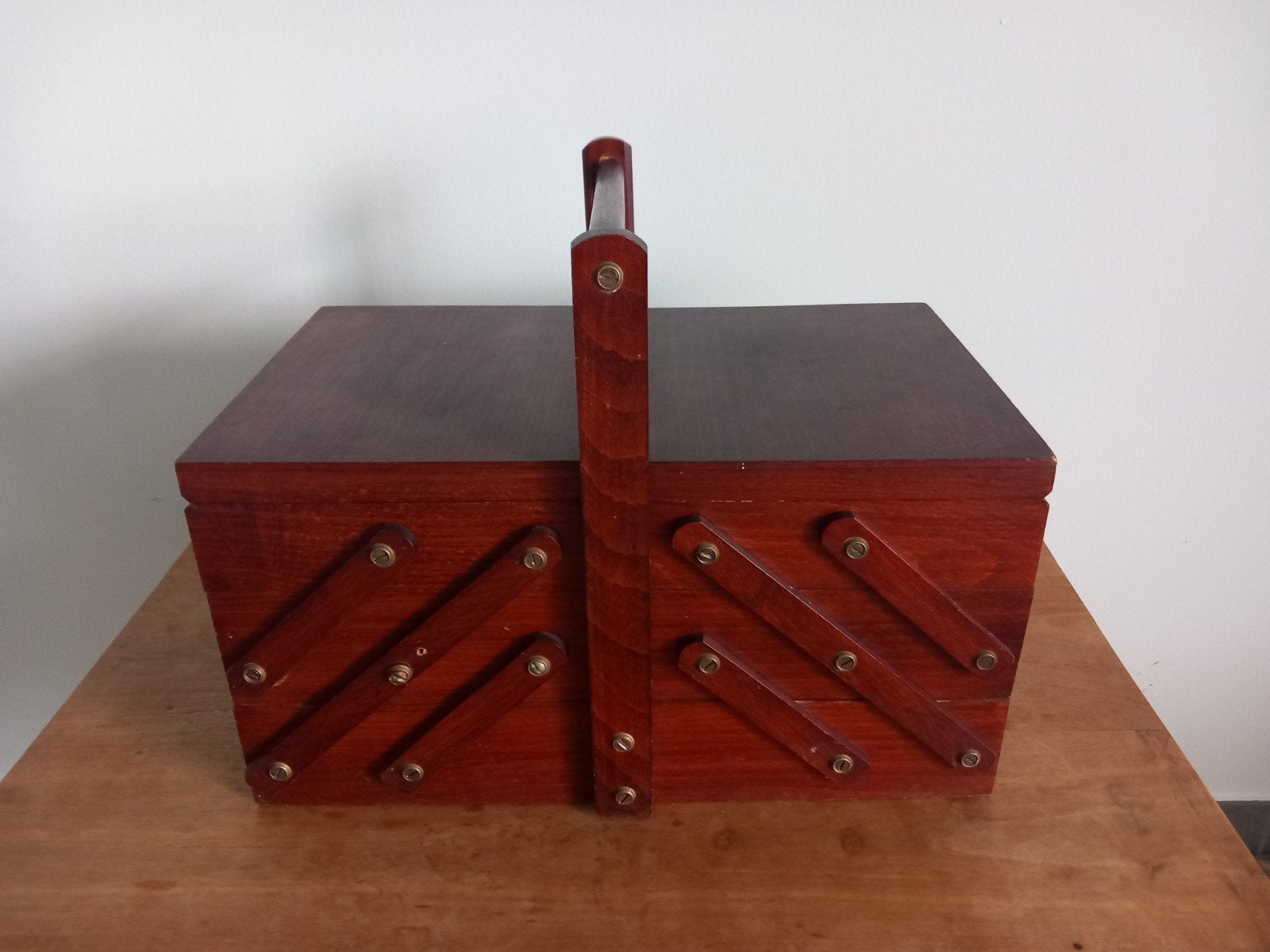 Houten vintage naaidoos., Hobby en Vrije tijd, Naaien en Fournituren, Ophalen