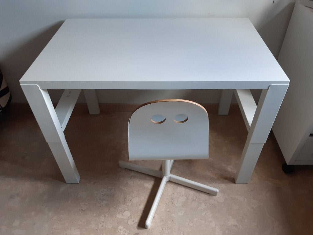IKEA kinderbureau en kinderbureaustoel, Huis en Inrichting, Bureaus, Ophalen, 96 cm, Kinderbureau, Zo goed als nieuw