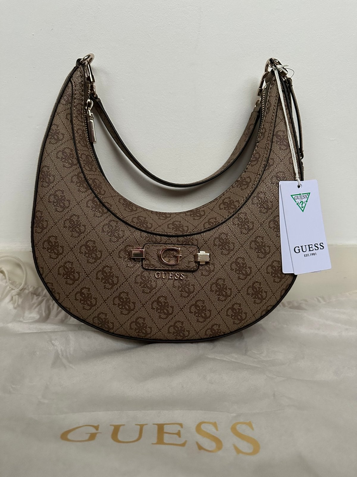 2 Sacs GUESS neufs, avec étiquettes et sacs à poussière, Bijoux, Sacs & Beauté, Sacs | Sacs Femme, Enlèvement, Neuf, Beige, Autres types