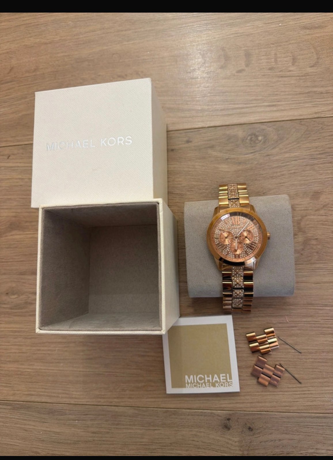 Michael kors horloge met beperkte schade, Handtassen en Accessoires, Horloges | Dames, Ophalen, Gebruikt
