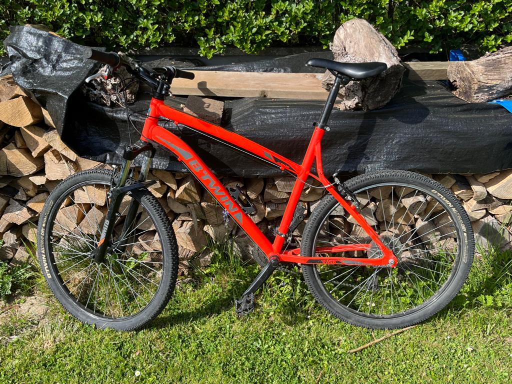 Vélo VTT b’twin M, Vélos & Vélomoteurs, Vélos | VTT & Mountainbikes, Comme neuf, Hommes, Autres marques, VTT semi-rigide, Frein sur jante