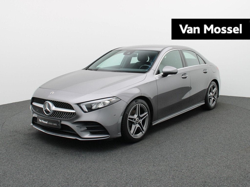 Mercedes-Benz A 180 sedan + AMG LINE + CAMERA + LED + 1Y USE, Auto's, 4 deurs, 4 cilinders, 136 pk, Leder en Stof