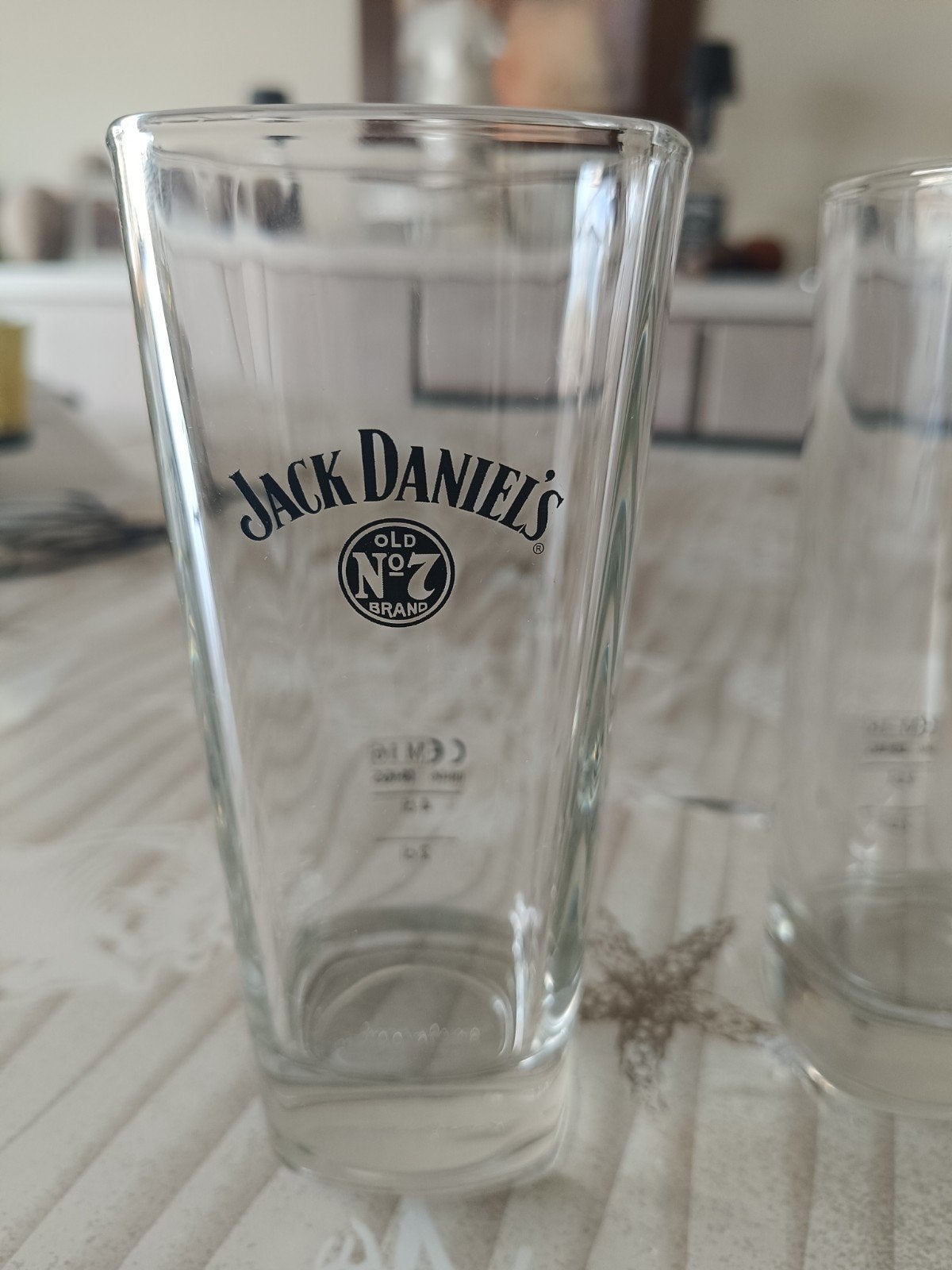 Jack Daniels glazen, Ophalen