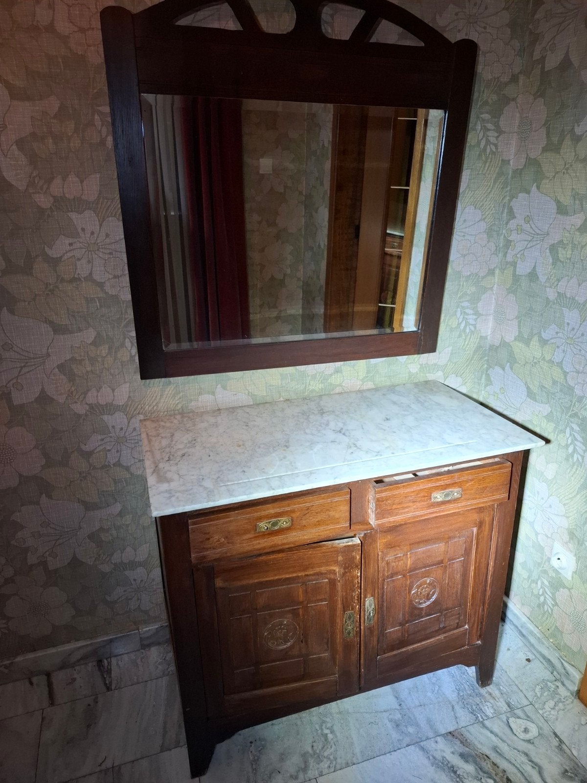 commode et miroir, Enlèvement