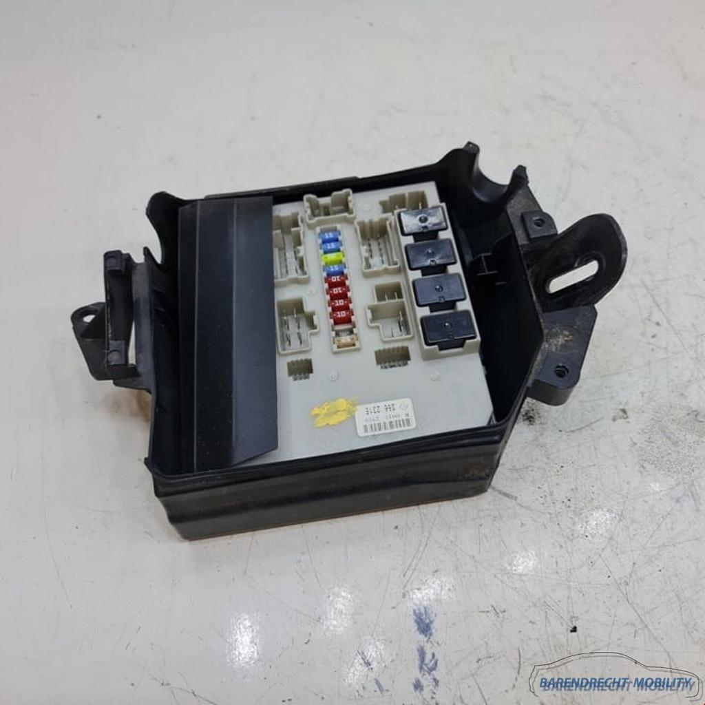Zekeringkast Renault Clio III 3 356231E zekeringen origineel, Auto-onderdelen, Elektronica en Kabels, Renault, Gebruikt