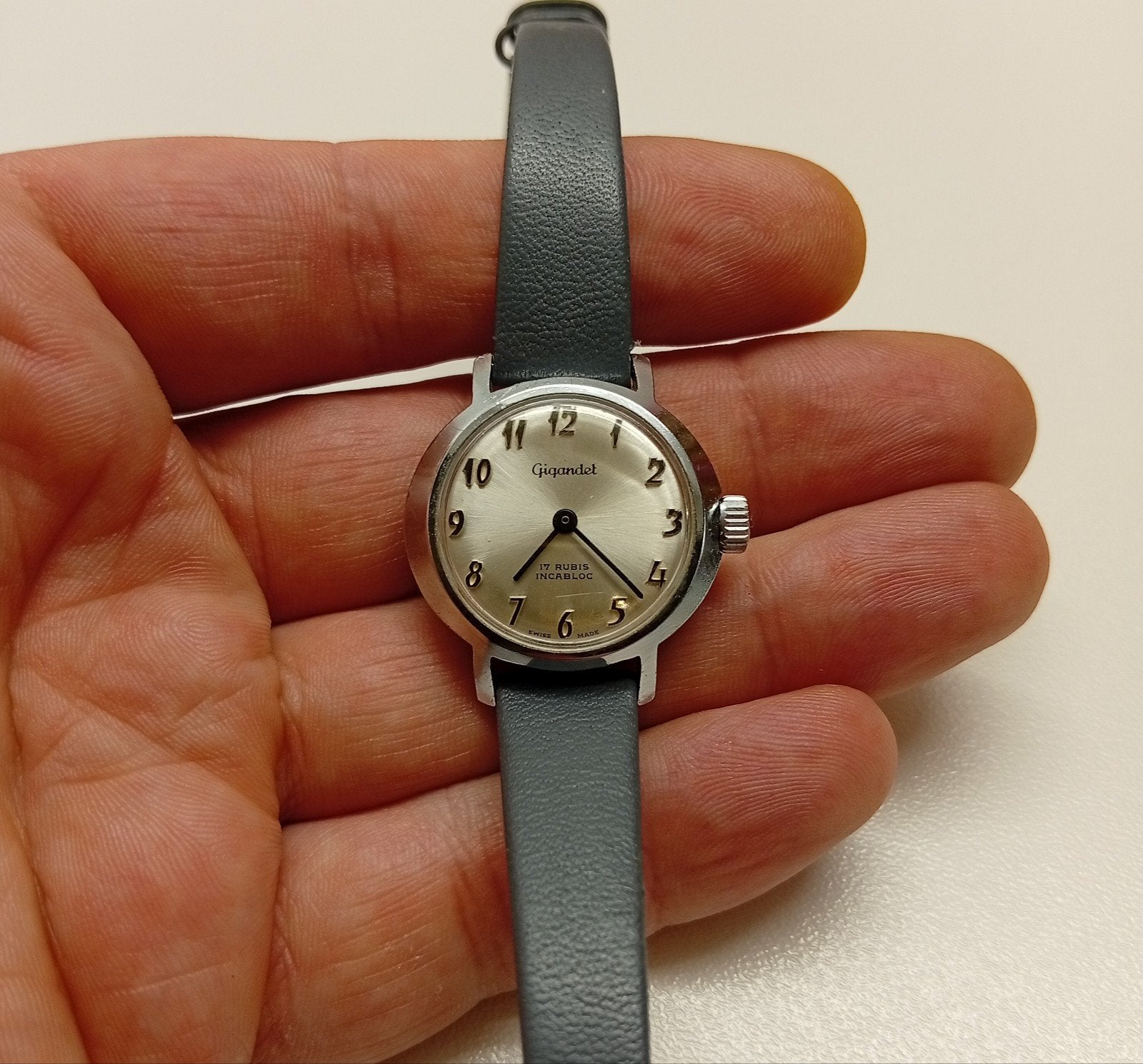 Montre vintage pour femme | Gigandet, Bijoux, Sacs & Beauté, Enlèvement ou Envoi, Acier, Montre-bracelet, Avec bracelet