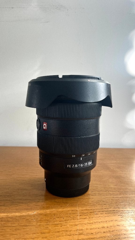 Sony FE 16-35mm F/2.8 GM, Audio, Tv en Foto, Ophalen, Sony, Zonnekap, Groothoeklens