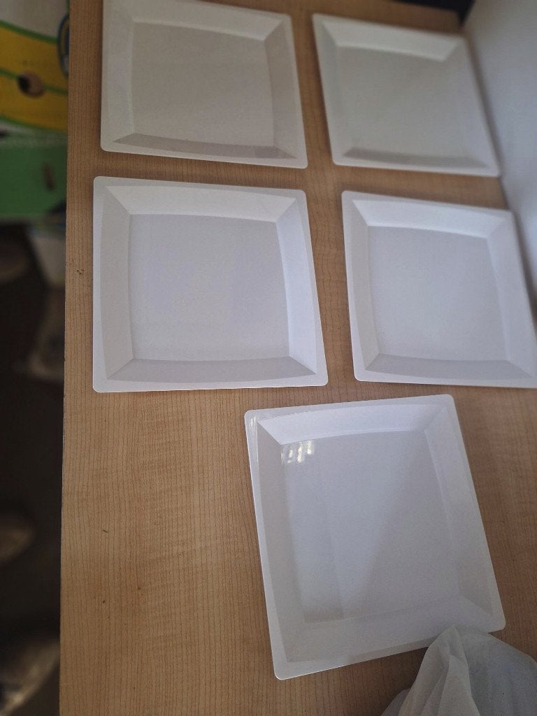 5 plastic borden, Maison & Meubles, Enlèvement ou Envoi, Neuf, Métal, Assiettes(s)