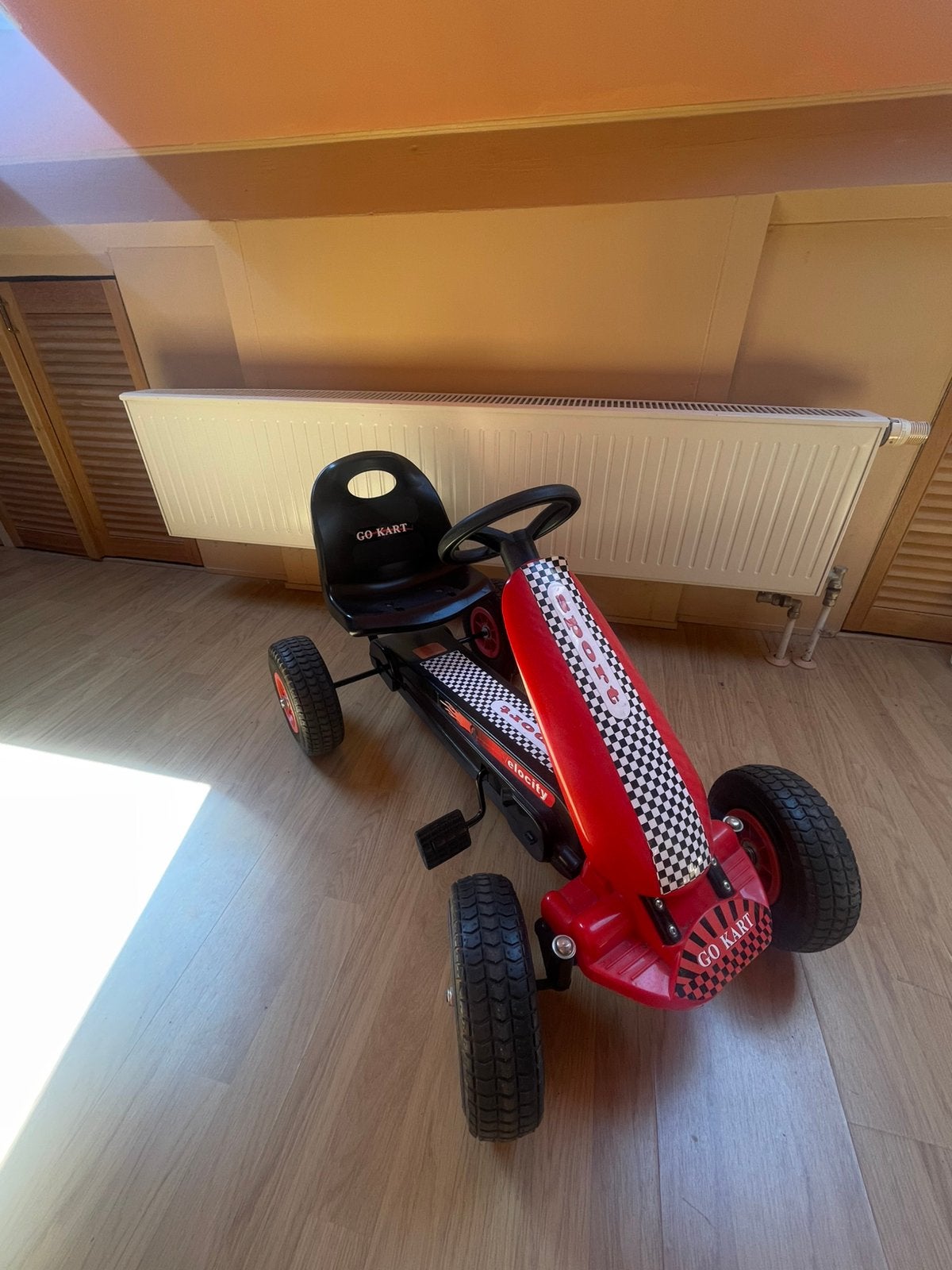 Go-kart à pédales enfant – Excellent état, Enlèvement, Comme neuf