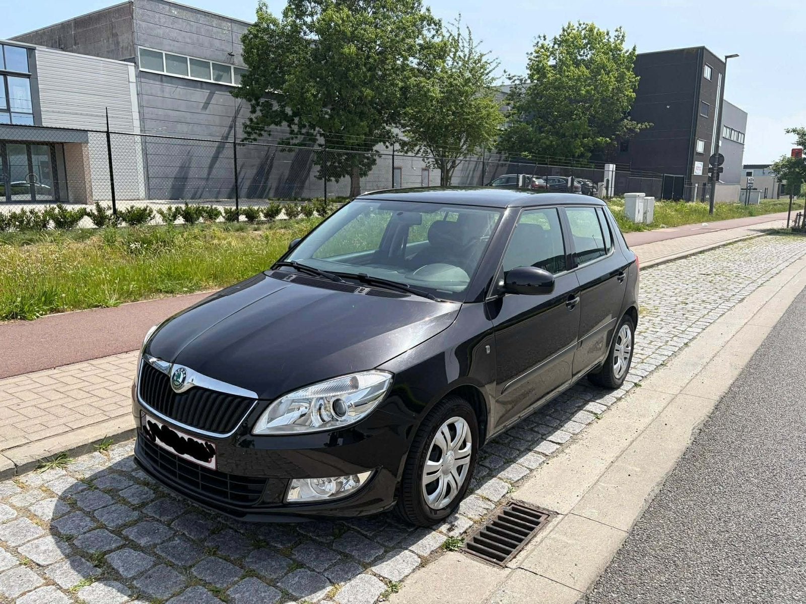 Skoda Fabia 1.2 benzine/66995 km/ 2012/ airco/ gekeurd / LEZ, Auto's, Parkeersensor, Euro 5, Stof, Zwart