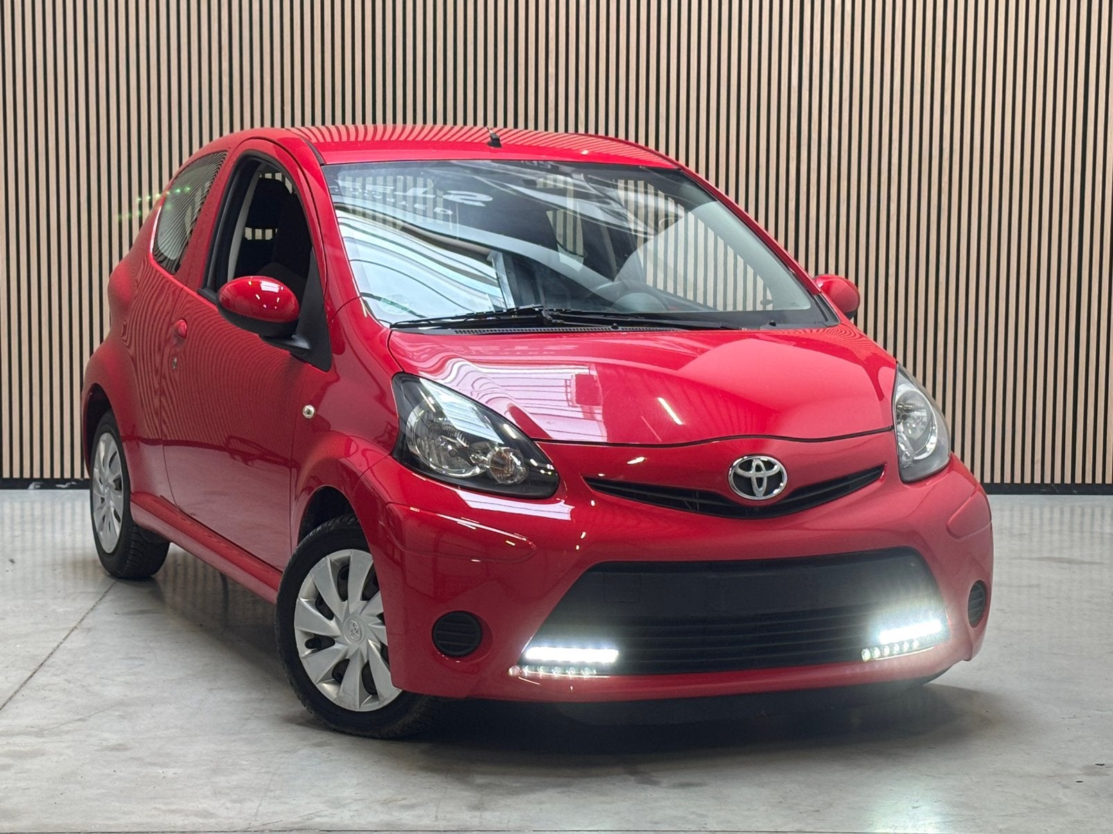 Toyota aygo 1.0 essence, Autos, Rouge, Euro 5, Achat, 50 kW