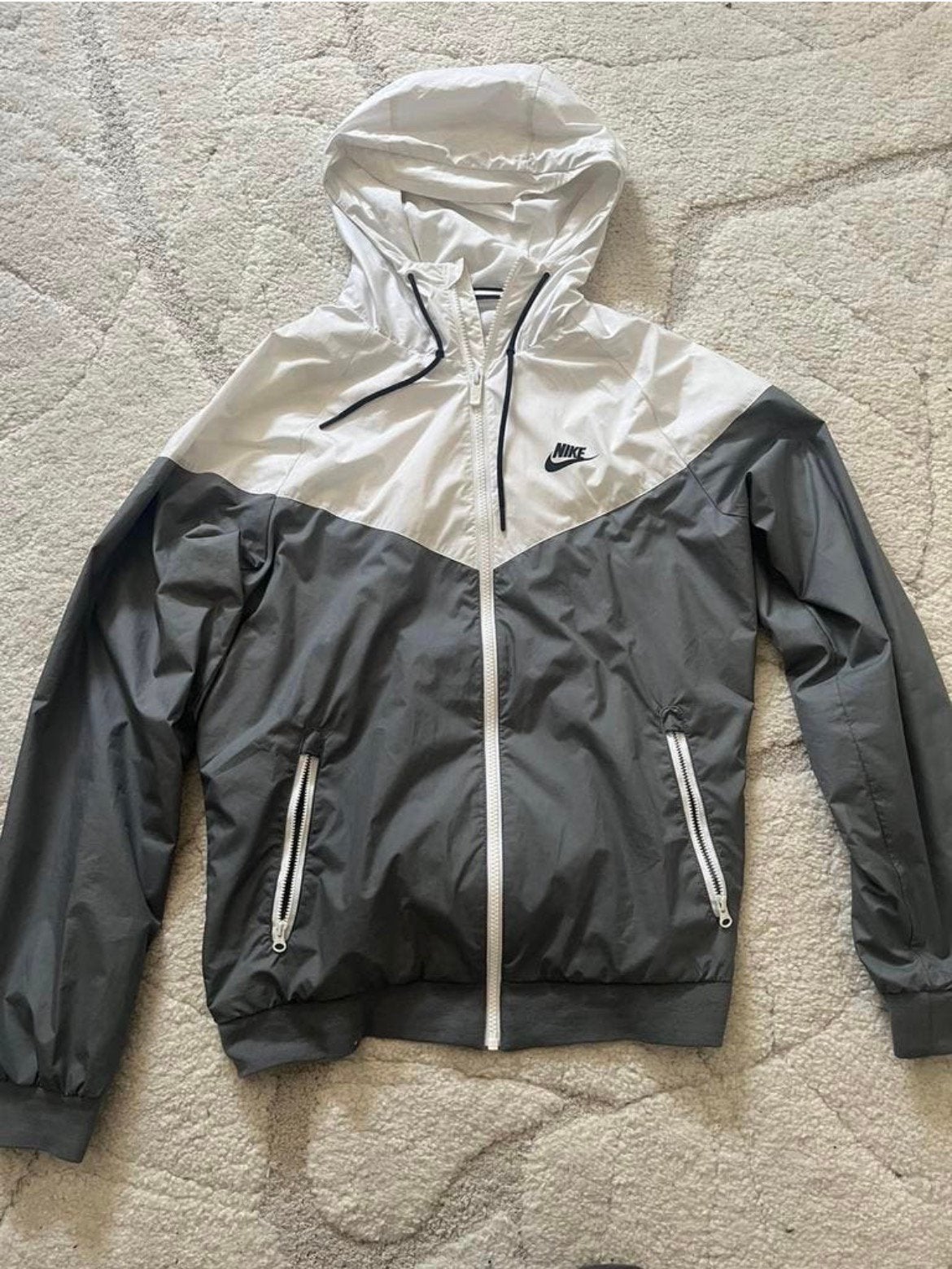 Nike windbreaker (s), Kleding | Heren, Jassen | Zomer, Ophalen of Verzenden, Zo goed als nieuw, Maat 46 (S) of kleiner, Grijs