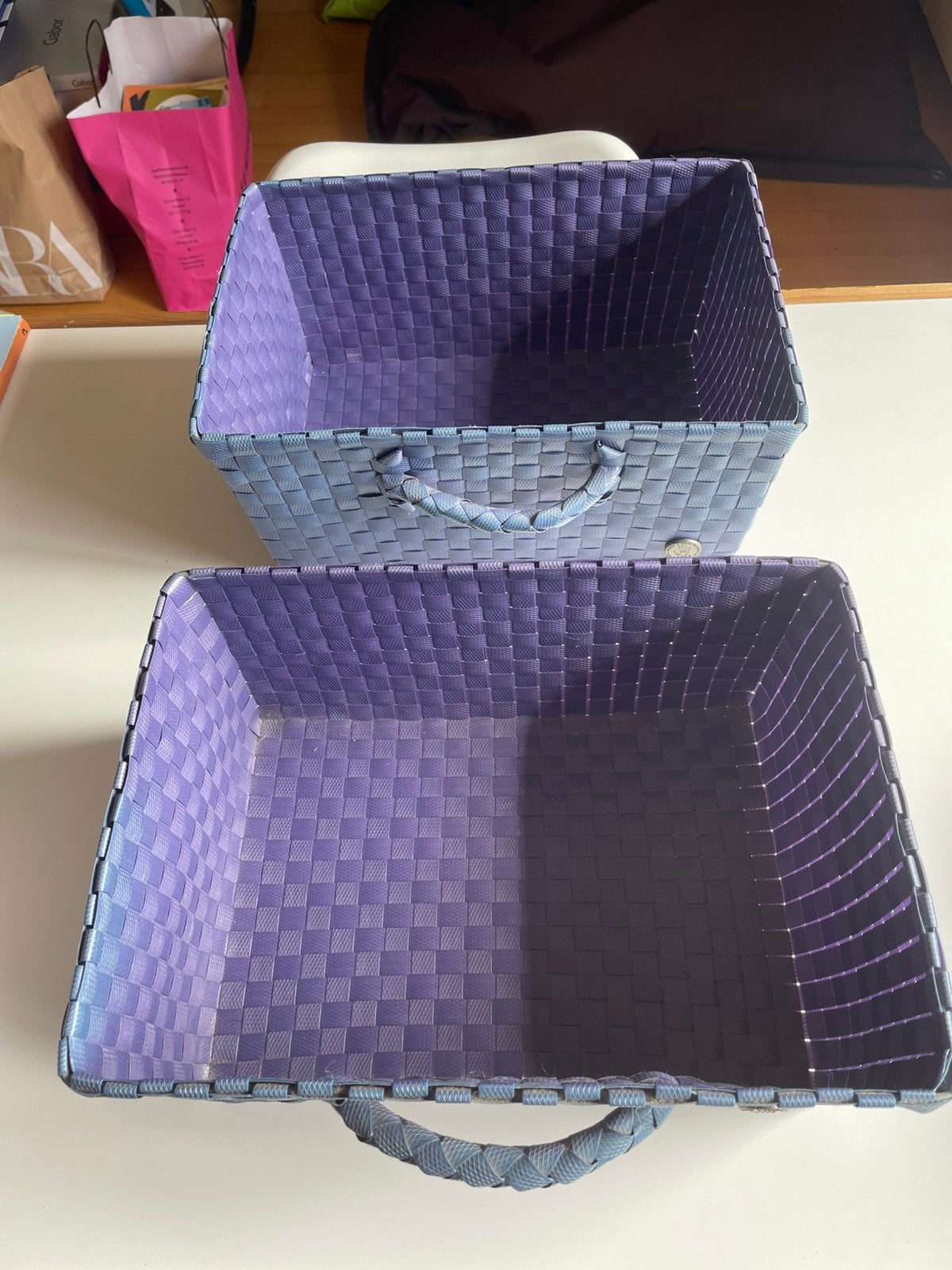 2*Handgevlochten paarse mandjes Handed by Diezijn, Ophalen, Kunststof, Gebruikt, Mand