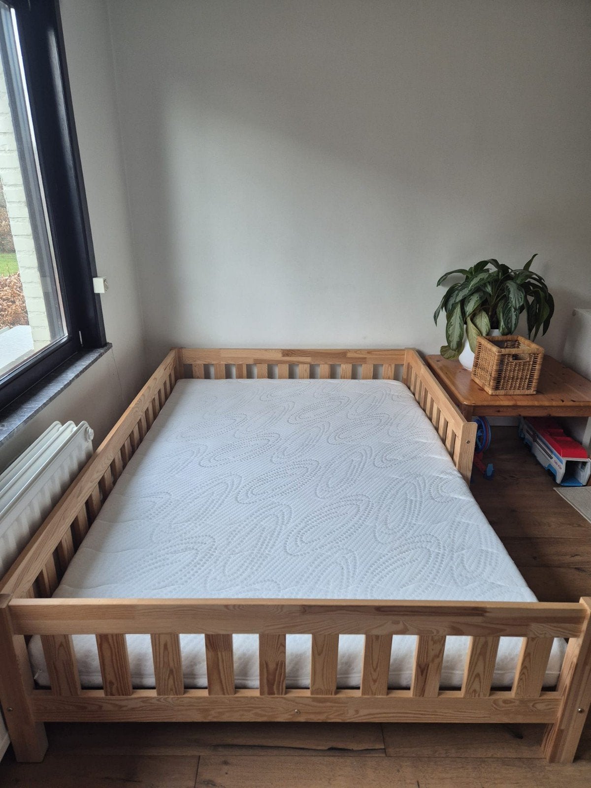 Lit de sol Montessori Petit Puk, Enlèvement, Comme neuf, Moins de 140 cm, Matelas