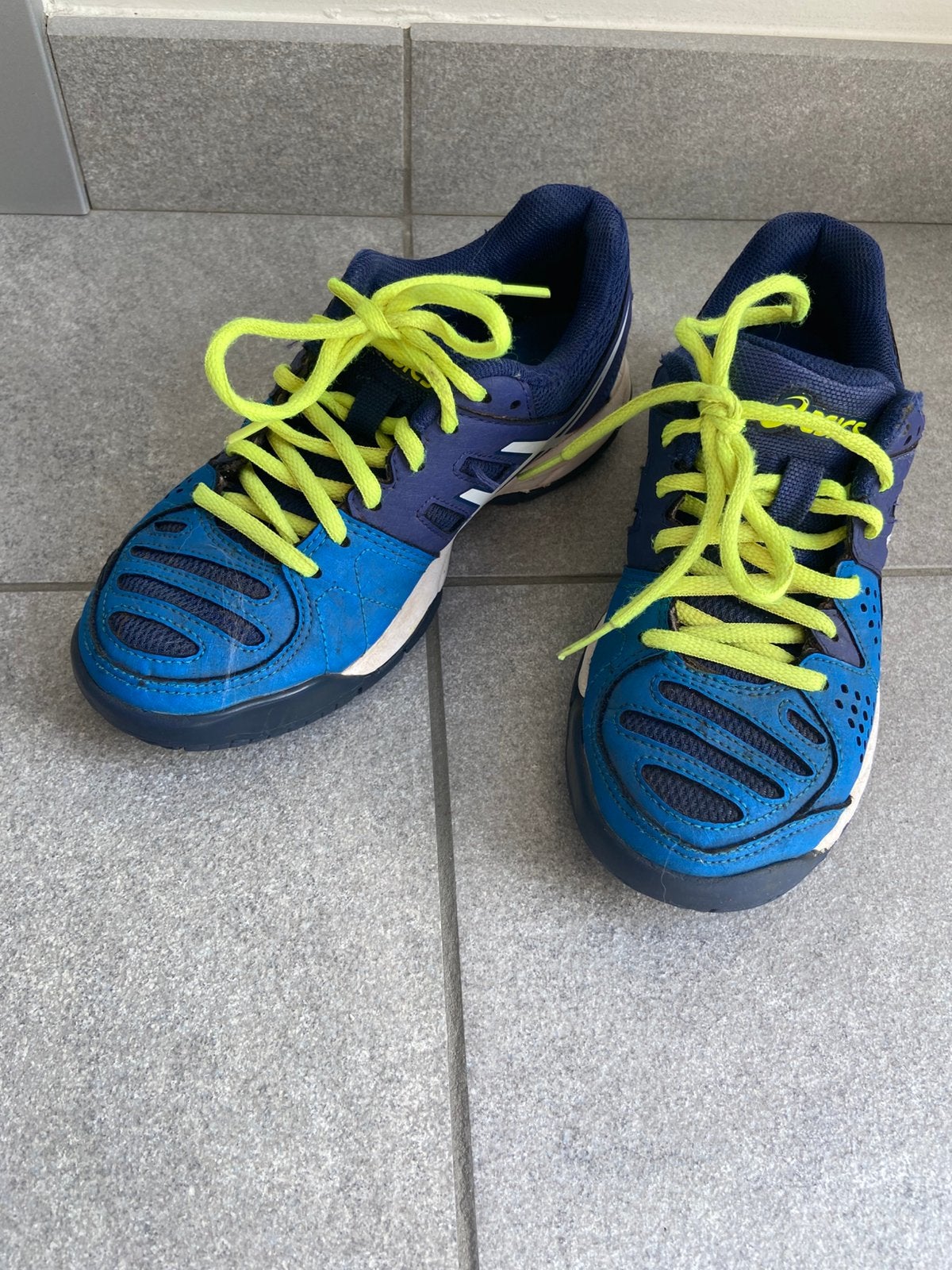 Asics sportschoenen maat 34,5, Ophalen, Gebruikt, Jongen of Meisje, Sportschoenen