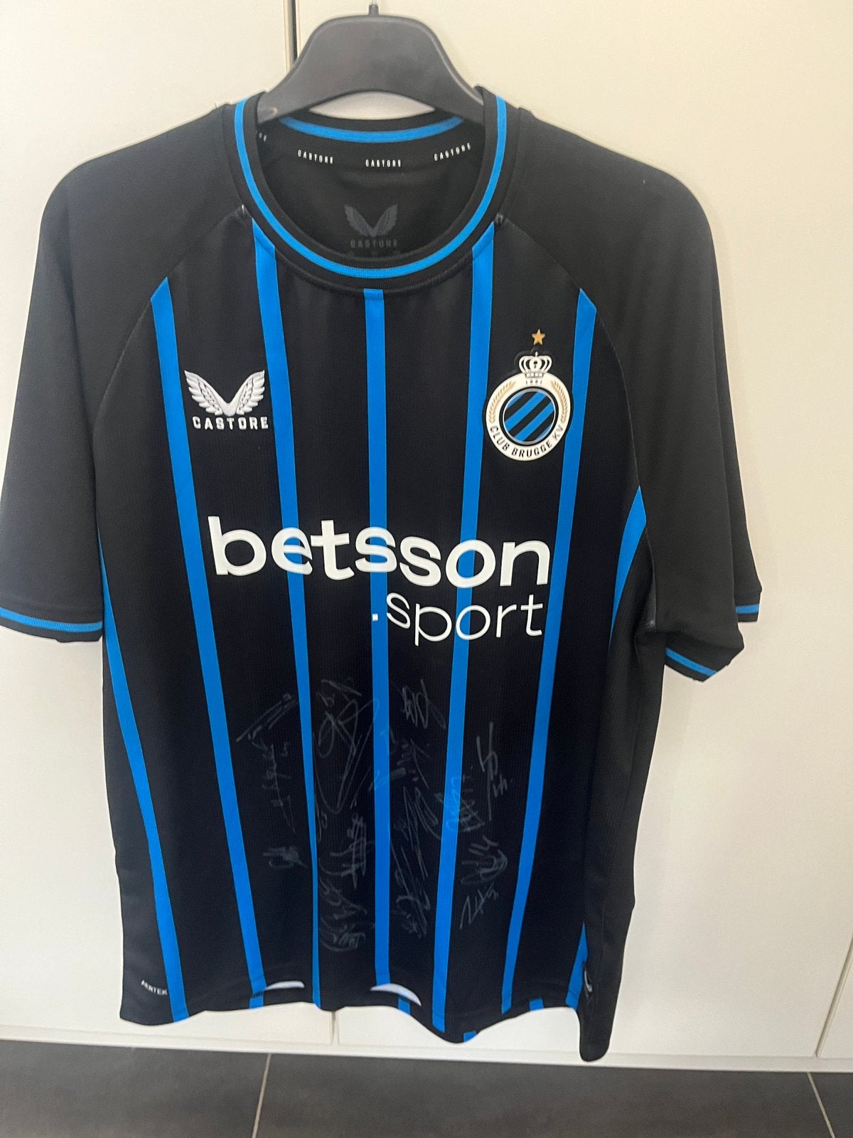 Signed club shirt, Verzamelen, Ophalen, Zo goed als nieuw, Shirt