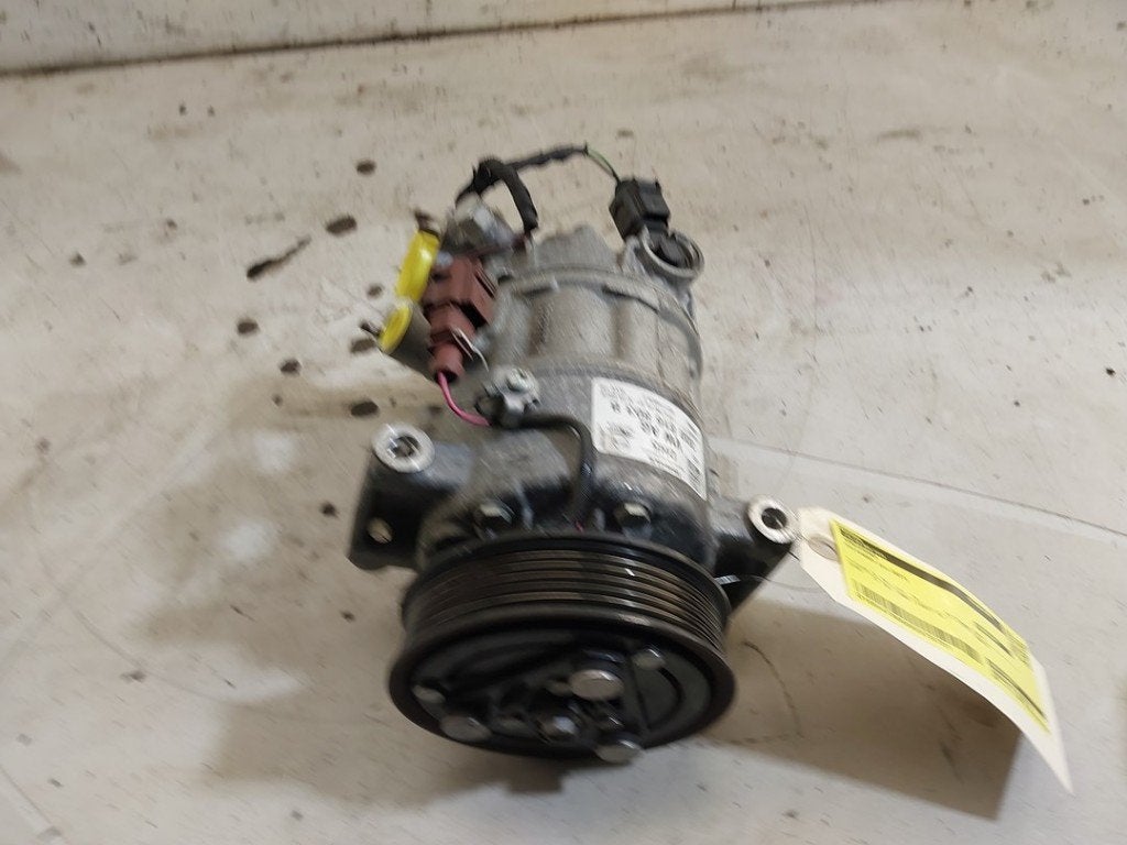 AIRCO POMP Volkswagen Caddy Cargo V (SBA / SBH), Gebruikt, Volkswagen, Volkswagen AG, Kundenbetreuung@volkswagen.de