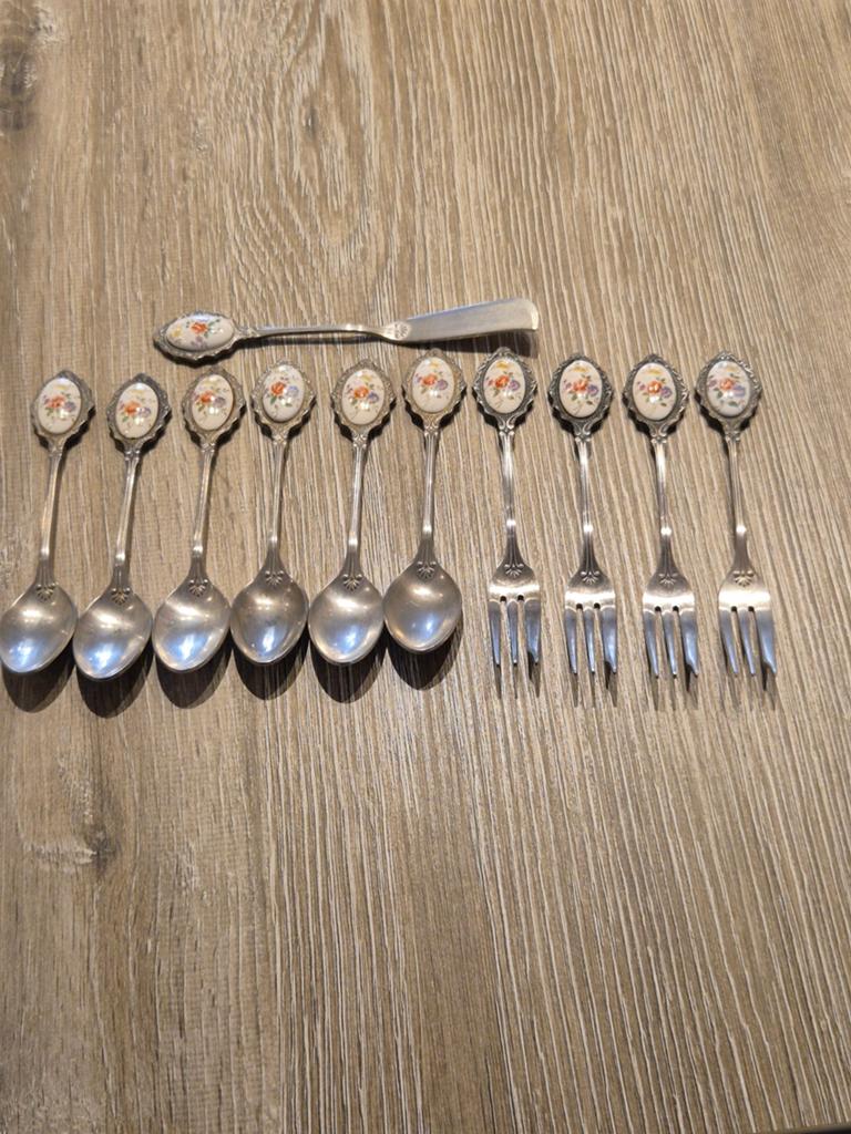 Collection de cuillères et de fourchettes, Enlèvement