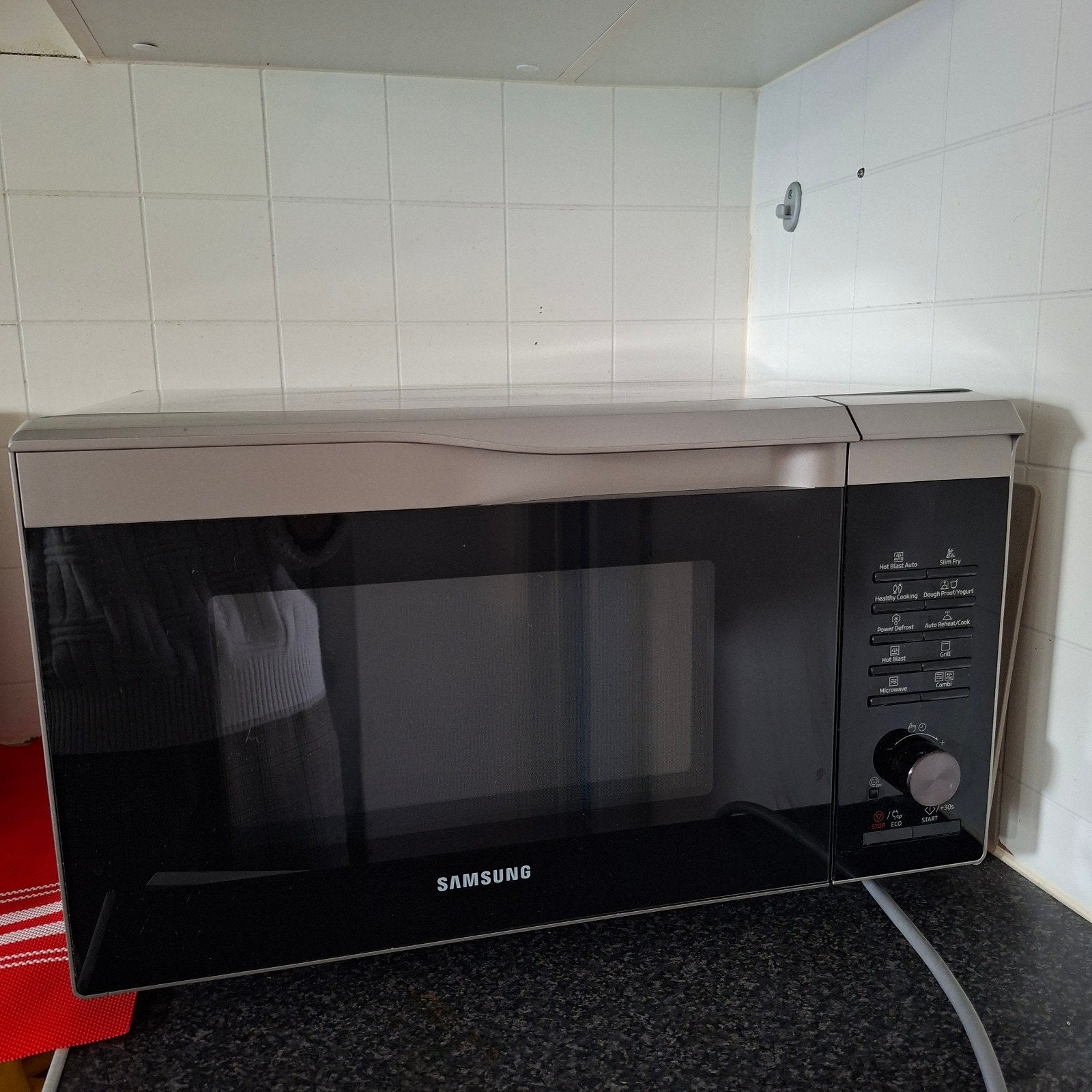 Four à micro-ondes combiné Samsung MC28M6055CS avec HotBlast, Electroménager, Enlèvement, Gril, Four à micro-ondes combiné, Plaque tournante