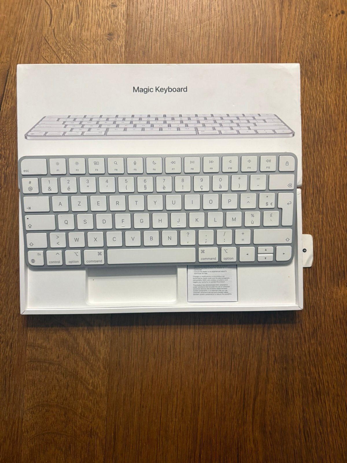 Apple Magic Keyboard officiel, modèle A2450 clavier AZERTY, Informatique & Logiciels, Récepteur sans fil, Azerty, Enlèvement, Utilisé