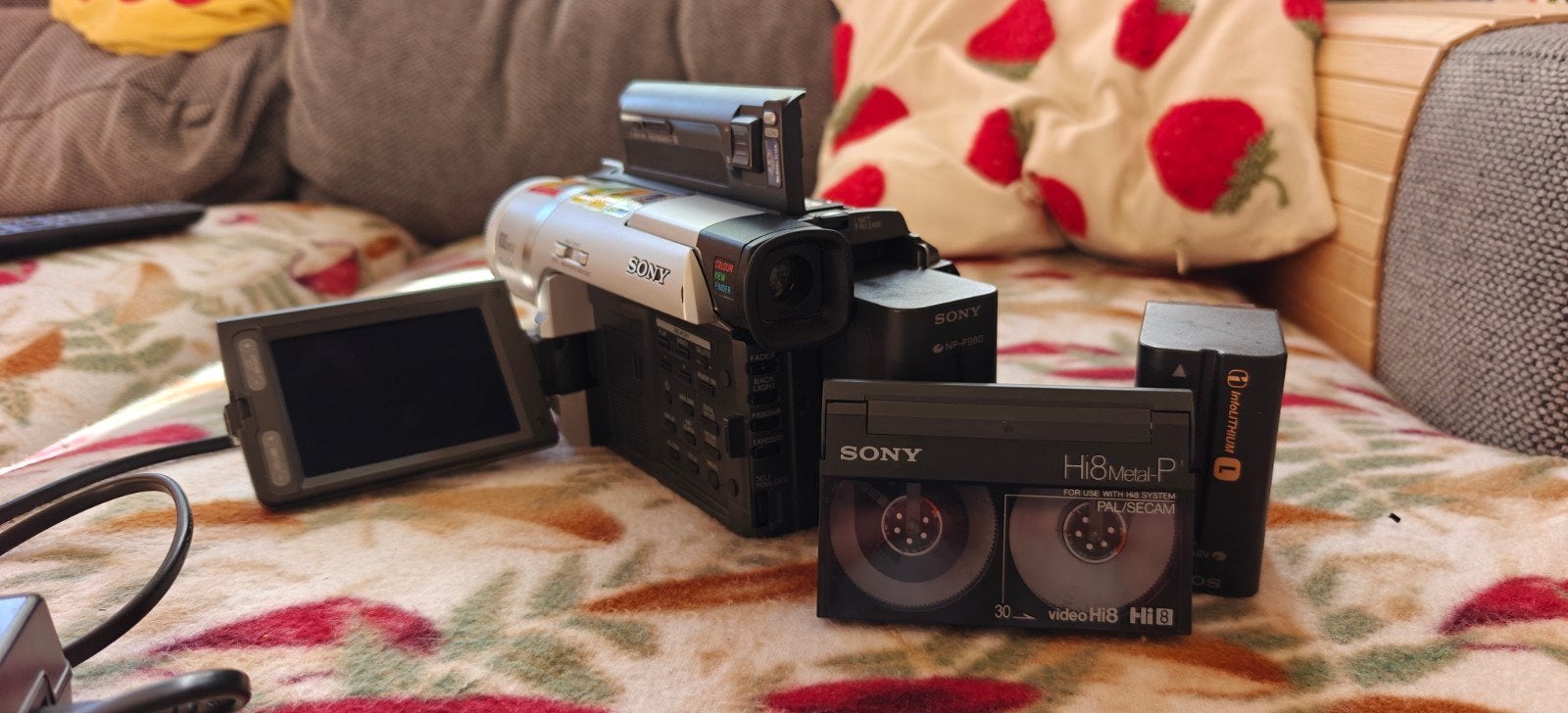 SONY CAMÉSCOPE Hi8 TRV-620e, Caméra, Comme neuf, Sony, 8 à 20x