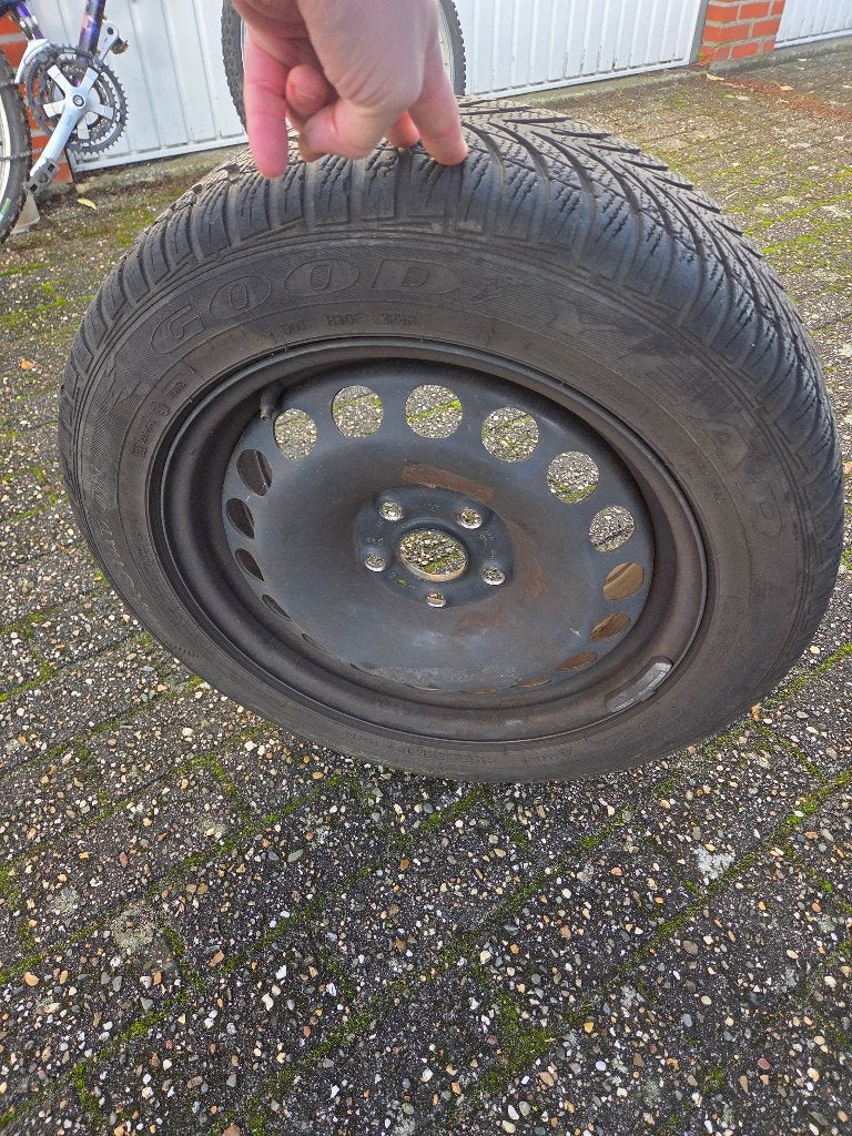 Winterbanden Goodyear met velg 205/55 R16 H94, Pneus et Jantes, Pneus hiver, 16 pouces, Véhicule de tourisme