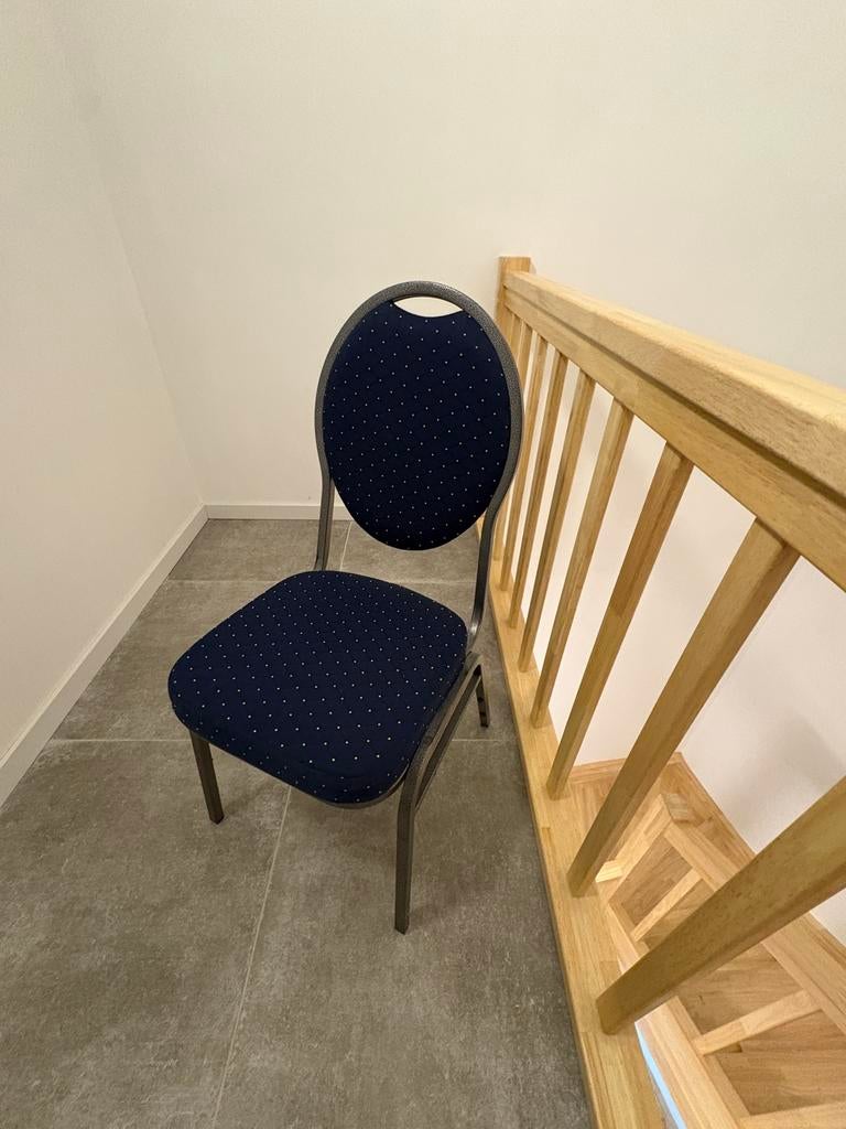Partij stoelen, Enlèvement, Comme neuf