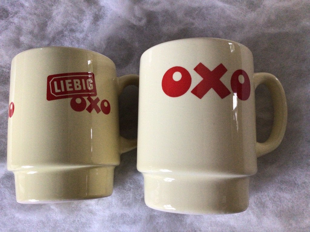 4 vintage mokken OXO. Recht model. Geel met rode letters, Ophalen of Verzenden, Vintage