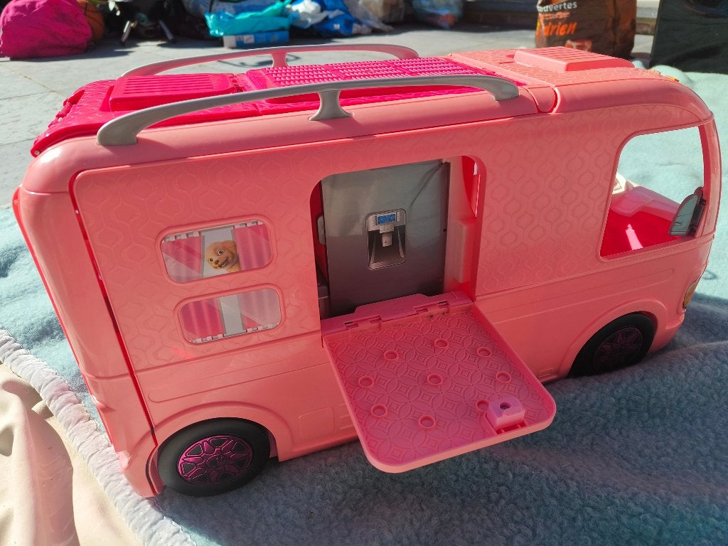 Camping-car de rêve Barbie 3 en 1 avec piscine et toboggan, Enlèvement, Utilisé, Accessoires