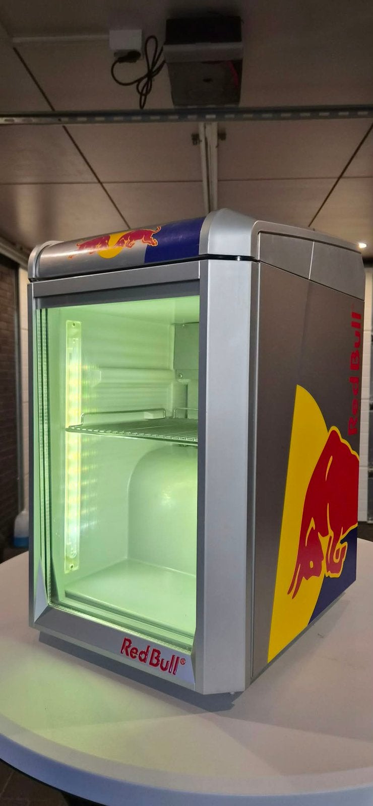 Red Bull mini koelkastje zo goed als nieuw, Elektronische apparatuur, Koelkasten en IJskasten, Ophalen, Zonder vriesvak, Energieklasse A of zuiniger