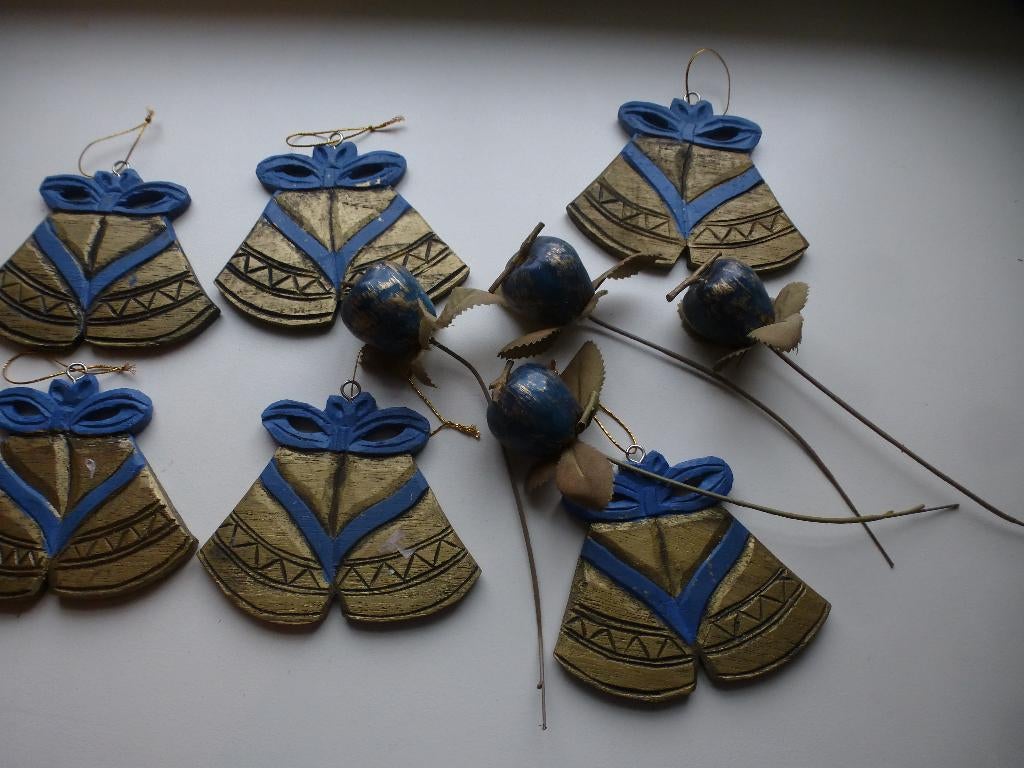 6 HOUTEN KLOKJES EN 4 APPELS VOOR IN DE PAASBOOM, Ophalen of Verzenden, Zo goed als nieuw