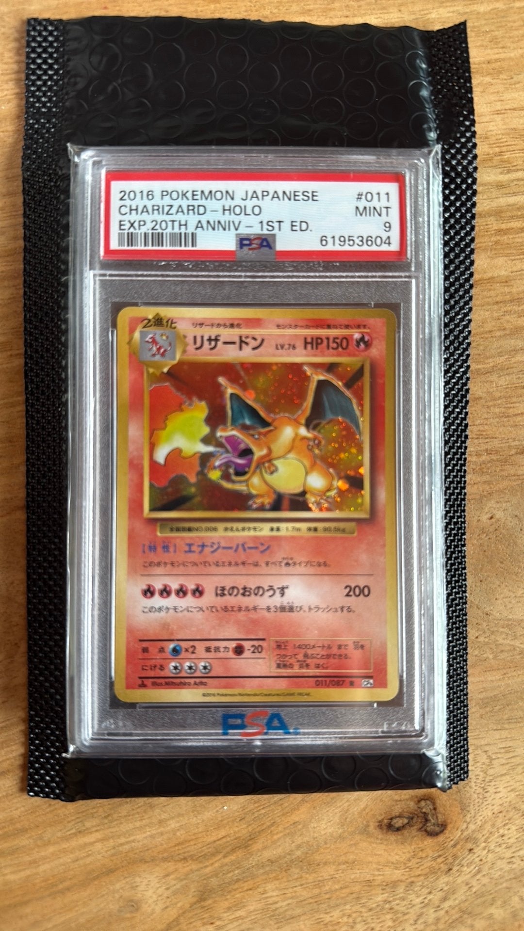 Pokemon dracaufeu 20 eme anniversaire 1ere édition psa9, Enlèvement ou Envoi, Comme neuf