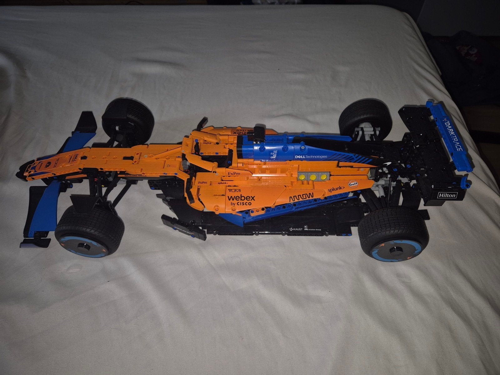 McLaren F1 racewagen (42141), Ophalen