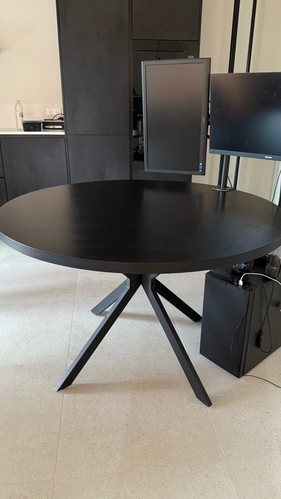 Zwarte eettafel rond 120cm, Huis en Inrichting, Ophalen, Zo goed als nieuw, Rond