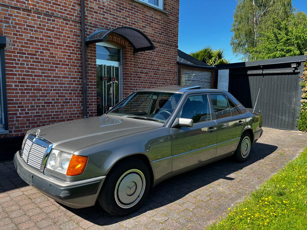 Oldtimer Mercedes 250 diesel afkomstig van 1 eigenaar, Auto's, 2500 cc, 4 deurs, Particulier, Open dak