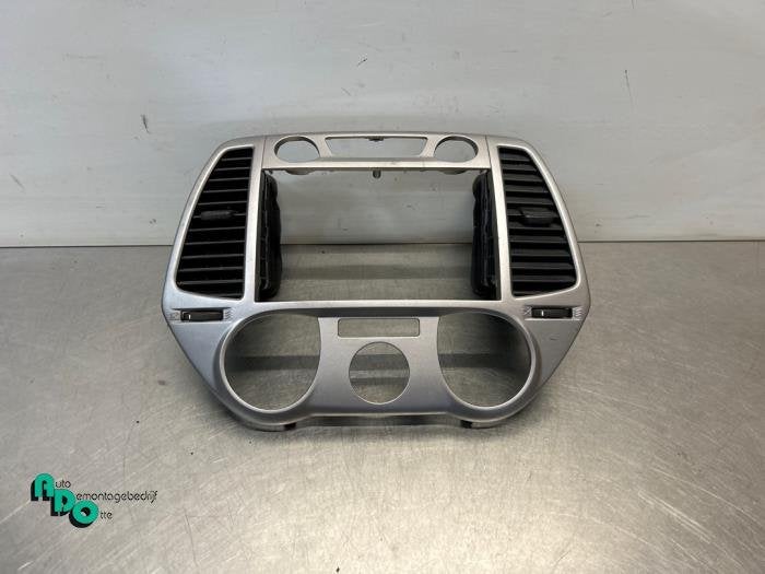 Grille aération tableau de bord d'un Hyundai I20 (I20 08-), -, 3 mois de garantie, Utilisé, Hyundai