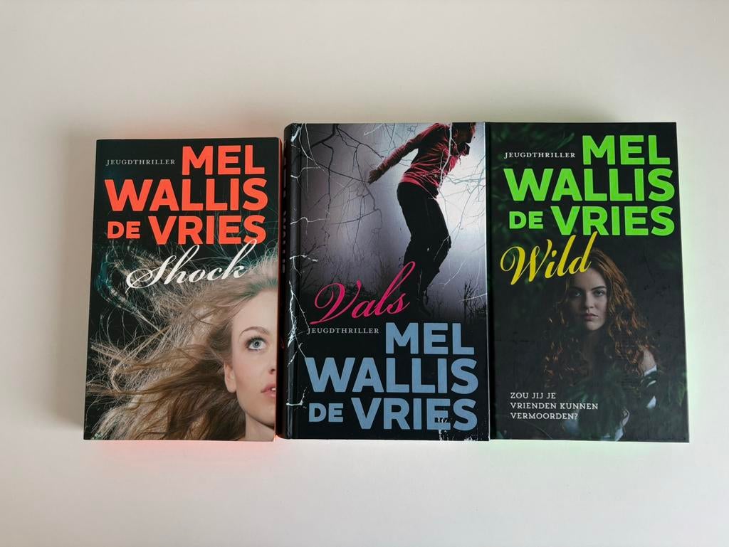 Boeken Mel Wallis De Vries, Ophalen, Zo goed als nieuw