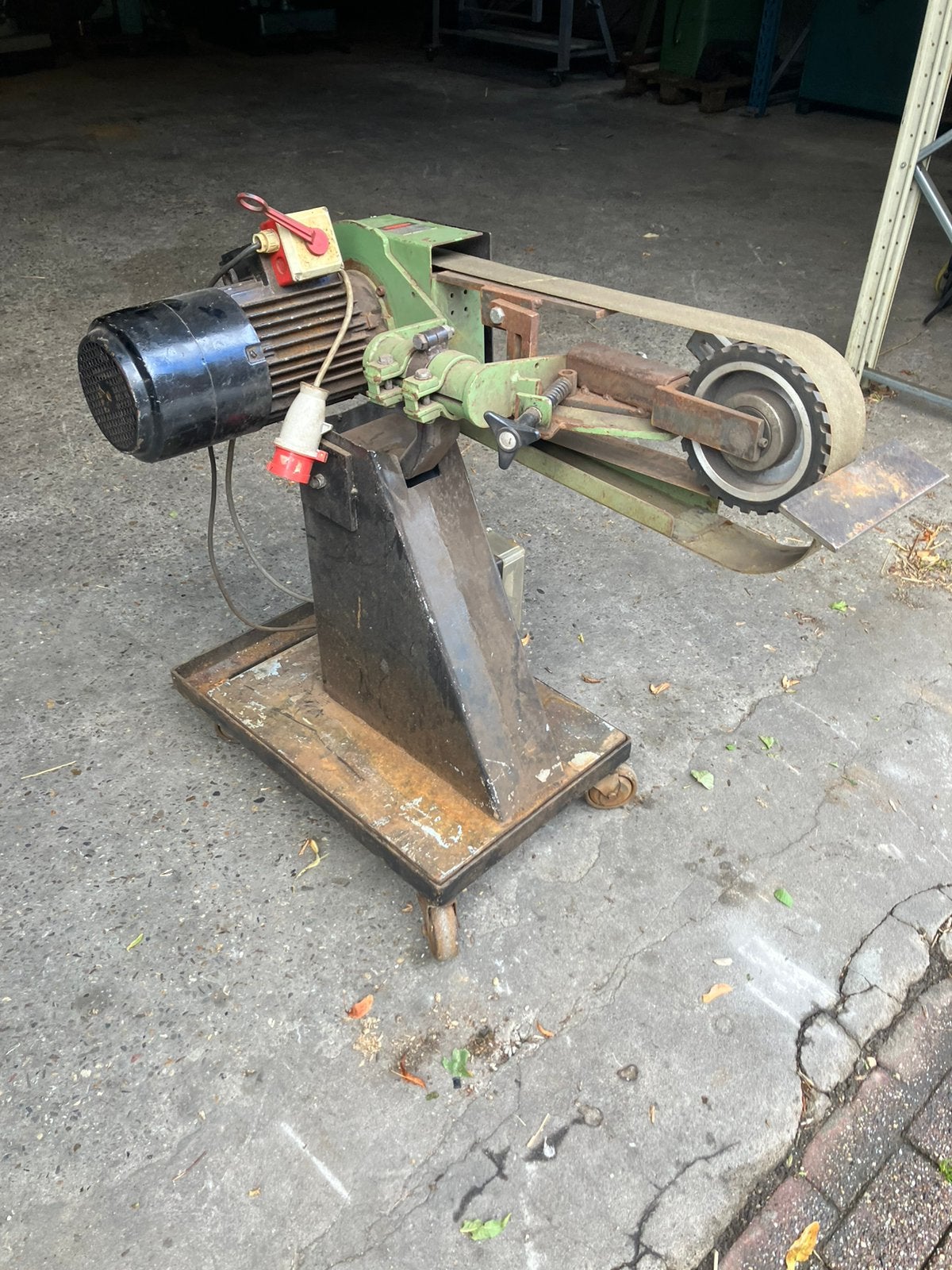 Schuurband schuurmachine 400v, Doe-het-zelf en Bouw, Ophalen, Zo goed als nieuw, 1200 watt of meer, Bandschuurmachine