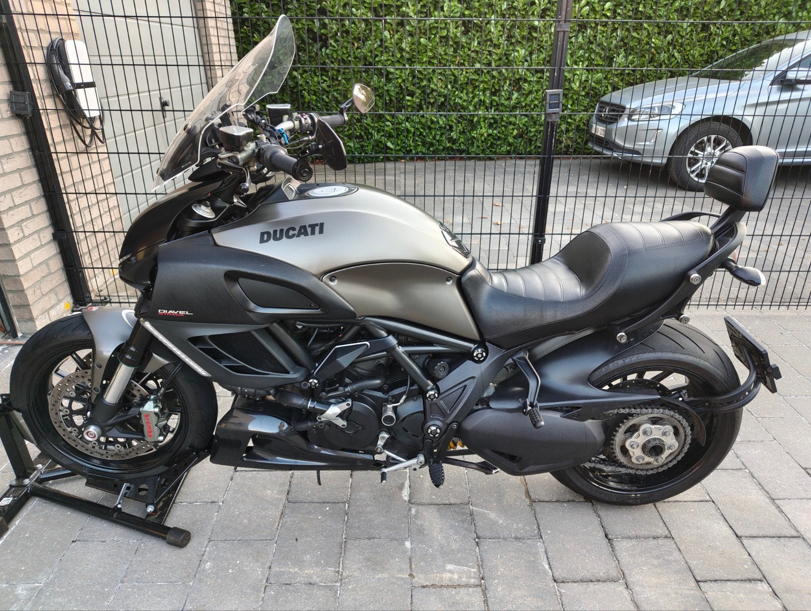 Ducati Diavel Strada, Particulier