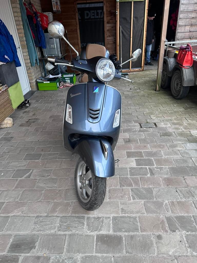 Vespa 300 cc als nieuw, Particulier, Nieuw