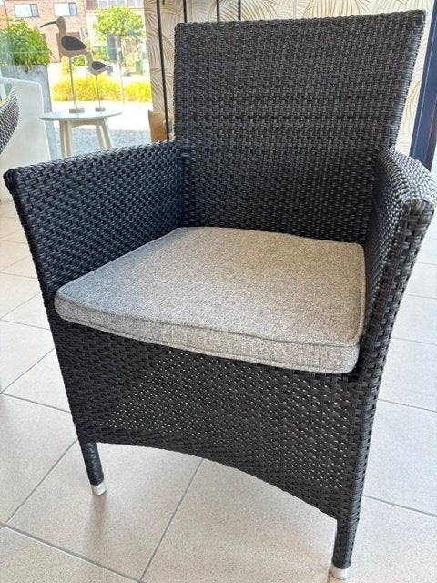 zwarte tuinstoelen/tuinzetels met kussens en vierkante tafel, Tuin en Terras, Ophalen, Zo goed als nieuw, Rotan