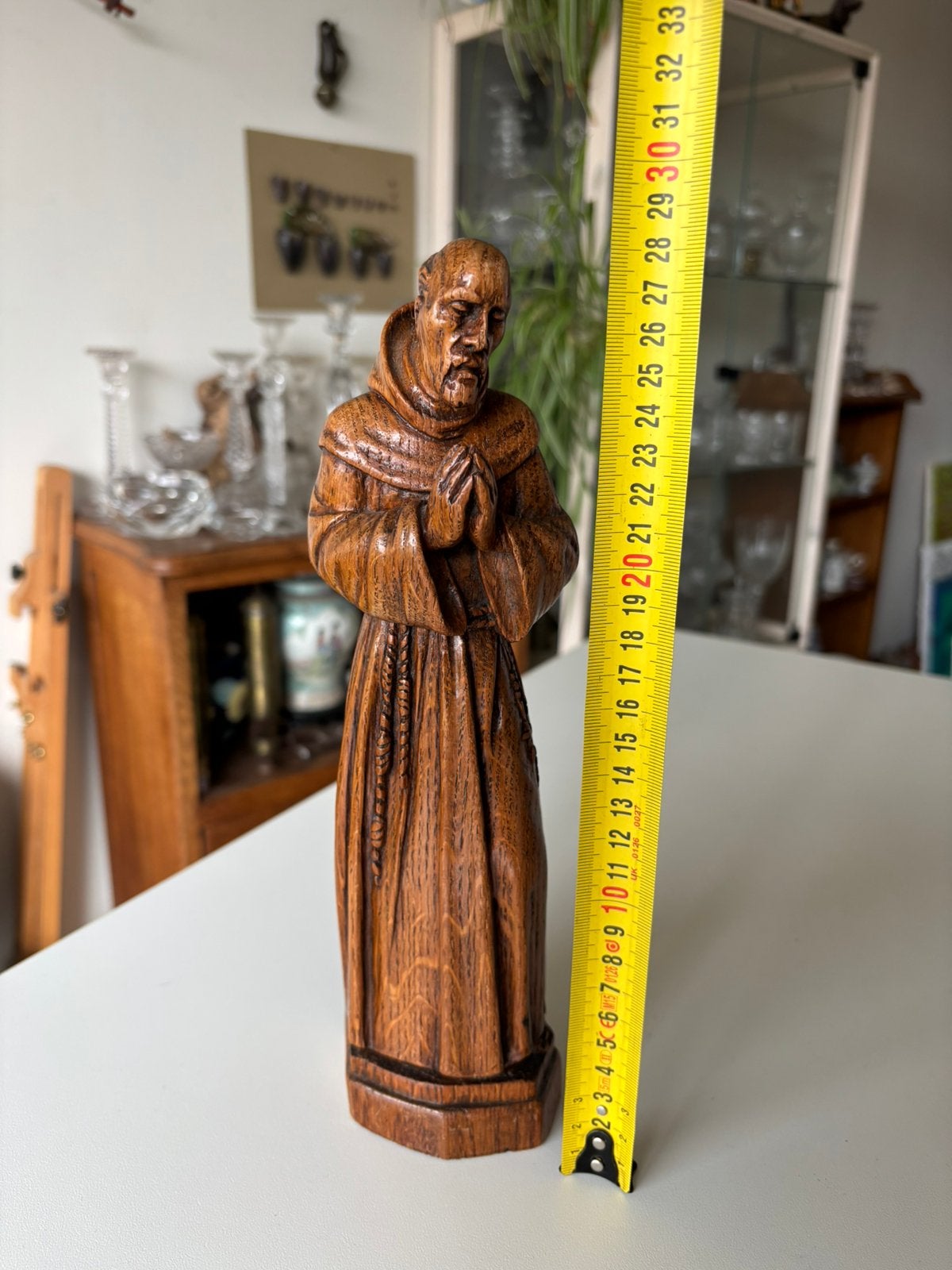 Antiek eikenhouten beeld van een pater ., Ophalen