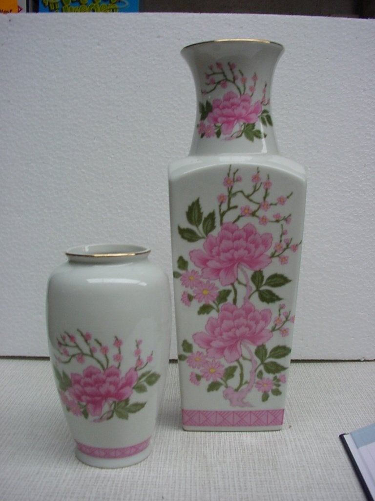 2 porseleinen vazen "met roze bloemen", Ophalen of Verzenden