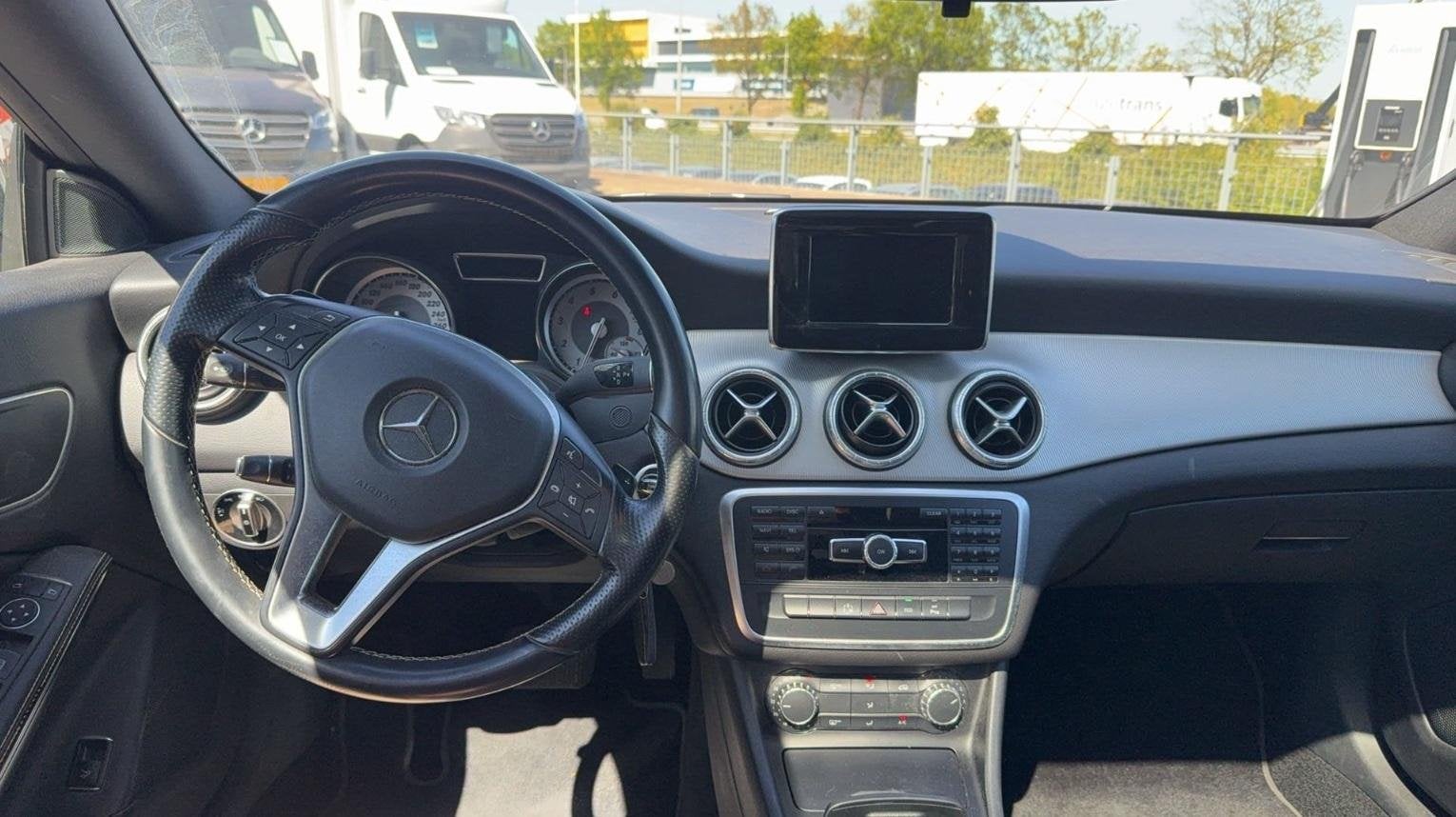 Mercedes-Benz CLA-Klasse 200 Coupé Urban Line | Panoramisch, Auto's, Stof, 4 cilinders, https://public.car-pass.be/vhr/e87ba127-d49f-46ec-808a-85f8f5970307