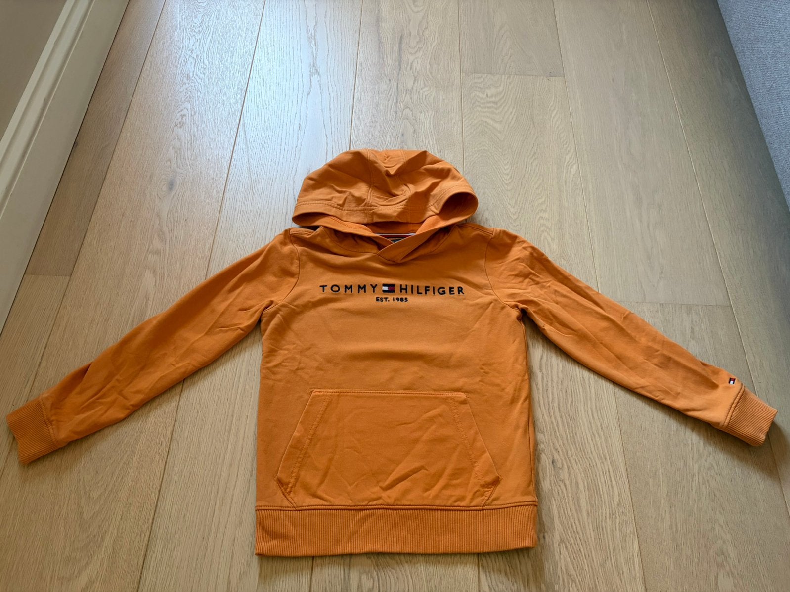 Hoodie Tommy Hilfiger maat 122, Ophalen of Verzenden, Zo goed als nieuw, Jongen, Trui of Vest